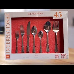 International Dinnerware Service for 8 x2